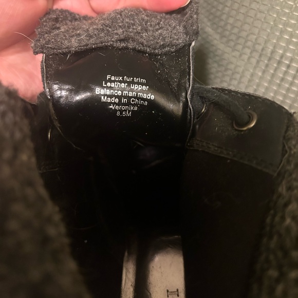 Suede and faux fur black booties - Picture 3 of 3